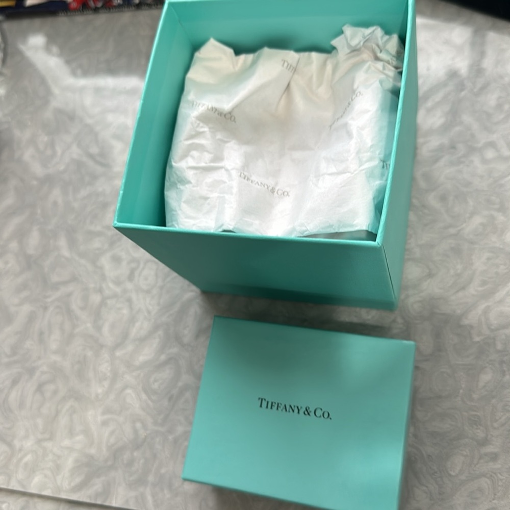 TIFFANY Box - Picture 3 of 7